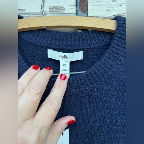 Banana Republic Quiet Luxury 100% Cashmere Crew Neck Pullover Sweater Navy NWT - Picture 6 of 7